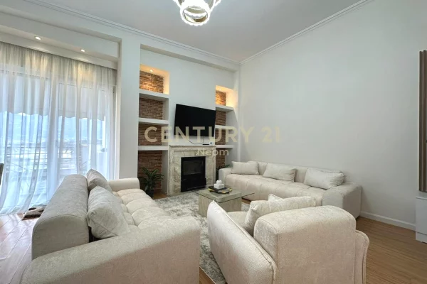 Appartamento in affitto a Tirana 2+1, SemiArredato