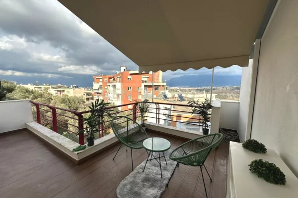 Appartamento in affitto a Tirana 2+1, SemiArredato