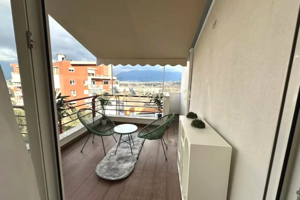 Appartamento in affitto a Tirana 2+1, SemiArredato