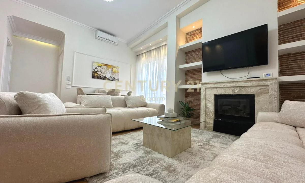 Appartamento in affitto a Tirana 2+1, SemiArredato