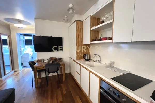 Shtepi ne shitje Apartament ne Tirane, 1+1, Mobilimi E mobiluar, Pagesa 160,000  Euro.