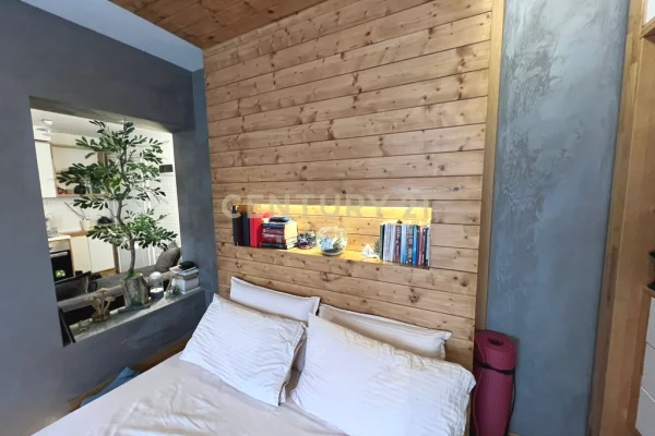 Shtepi ne shitje Apartament ne Tirane, 1+1, Mobilimi E mobiluar, Pagesa 160,000  Euro.