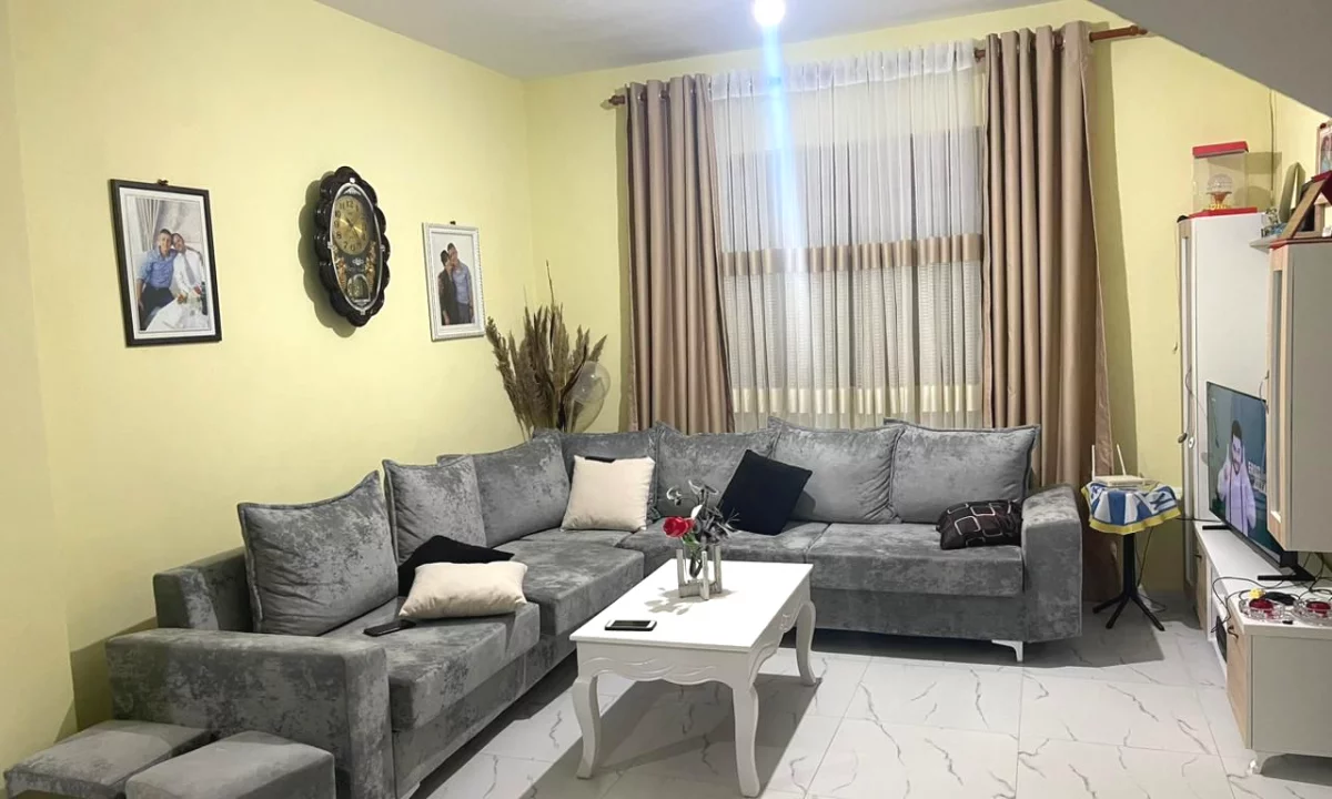 Shtepi ne shitje Vila Luksoze ne Tirane, 3+1, Mobilimi E mobiluar, Pagesa 400,000  Euro.