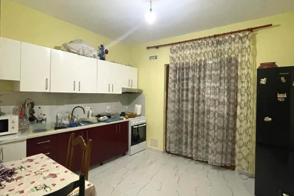 Shtepi ne shitje Vila Luksoze ne Tirane, 3+1, Mobilimi E mobiluar, Pagesa 400,000  Euro.