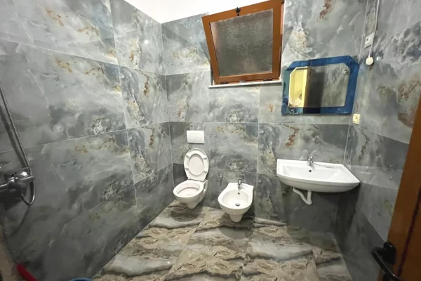 Shtepi ne shitje Vila Luksoze ne Tirane, 3+1, Mobilimi E mobiluar, Pagesa 400,000  Euro.