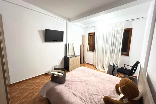 Shtepi ne shitje Vila Luksoze ne Tirane, 3+1, Mobilimi E mobiluar, Pagesa 400,000  Euro.