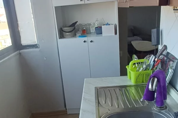 Shtepi ne shitje Apartament ne Tirane, 1+1, Mobilimi E mobiluar, Pagesa 87,000  Euro.