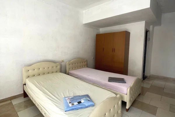 Garsoniere me qera ne myslym shyr me post parkimi 27,000 leke  