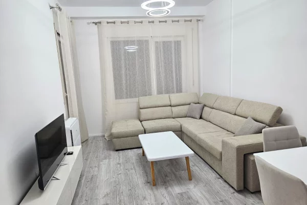 Shtepi ne shitje Apartament ne Tirane, 2+1, Mobilimi E mobiluar, Pagesa 190,000  Euro.
