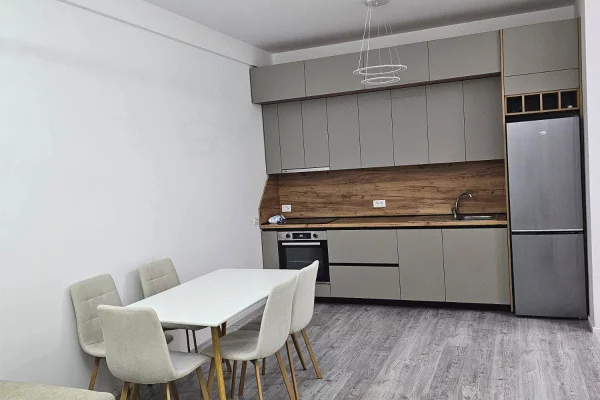 Shtepi ne shitje Apartament ne Tirane, 2+1, Mobilimi E mobiluar, Pagesa 190,000  Euro.