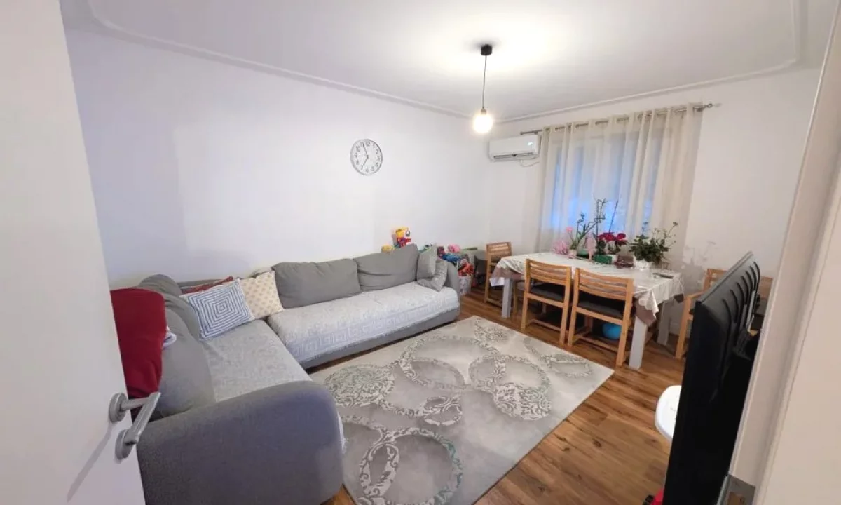 Shtepi ne shitje Apartament ne Tirane, 2+1, Mobilimi E mobiluar, Pagesa 16,500,000  Leke.
