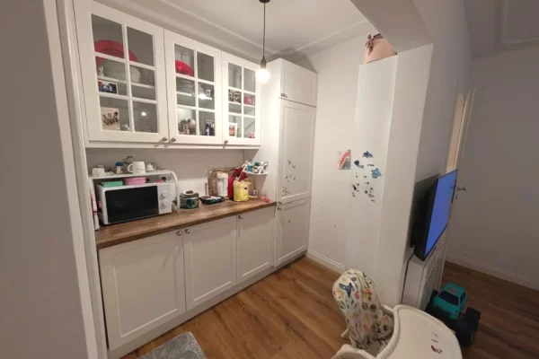 Shtepi ne shitje Apartament ne Tirane, 2+1, Mobilimi E mobiluar, Pagesa 16,500,000  Leke.