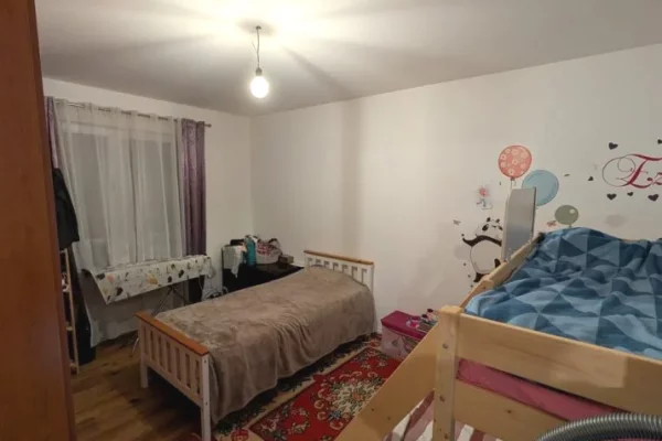 Shtepi ne shitje Apartament ne Tirane, 2+1, Mobilimi E mobiluar, Pagesa 16,500,000  Leke.