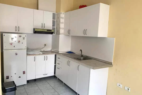 Shtepi me qera Apartament ne Tirane, 1+1, Mobilimi E mobiluar, Pagesa 45,000  Leke.