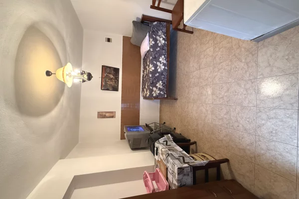 Shtepi me qera Apartament ne Tirane, Garsoniere, Mobilimi E mobiluar, Pagesa 25,000  Leke.