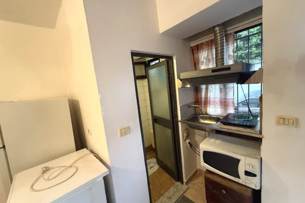 Shtepi me qera Apartament ne Tirane, Garsoniere, Mobilimi E mobiluar, Pagesa 25,000  Leke.