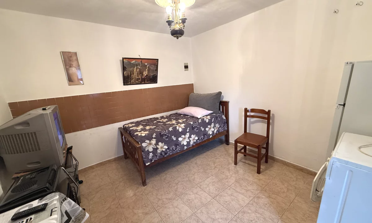 Shtepi me qera Apartament ne Tirane, Garsoniere, Mobilimi E mobiluar, Pagesa 25,000  Leke.