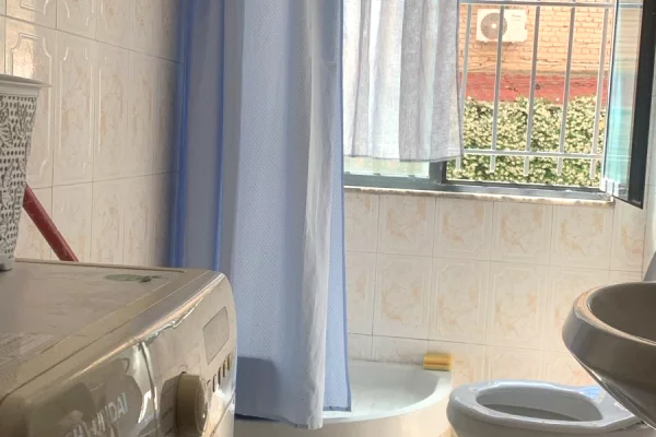 Shtepi me qera Apartament ne Tirane, Garsoniere, Mobilimi E mobiluar, Pagesa 400  Euro.