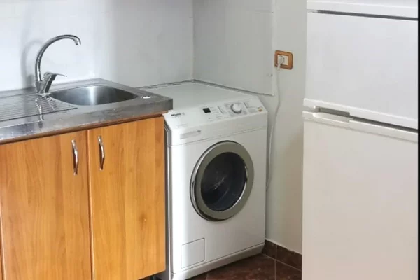 Shtepi me qera Apartament ne Tirane, Garsoniere, Mobilimi E mobiluar, Pagesa 23,000  Leke.