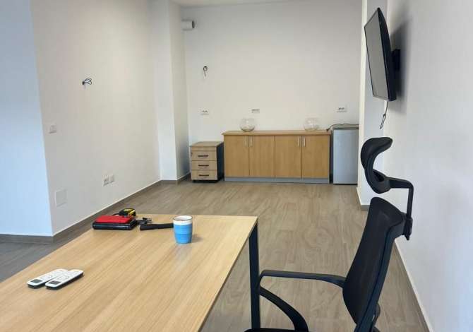 Ambient biznesi me qera 3+1 ne Tirane - 650 Euro