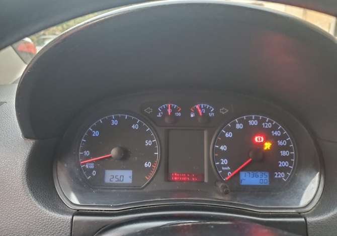 Auto in Vendita a Tirana, Volkswagen, 2004 Benzine,Kambio Automatik Pagamento 23,000  Euro.
