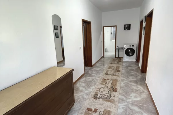 Shtepi me qera Shtepi Private ne Tirane, 2+1, Mobilimi E mobiluar, Pagesa 60,000  Leke.