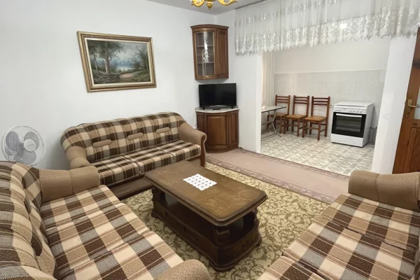 Shtepi me qera Shtepi Private ne Tirane, 2+1, Mobilimi E mobiluar, Pagesa 60,000  Leke.