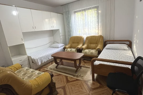Shtepi me qera Shtepi Private ne Tirane, 2+1, Mobilimi E mobiluar, Pagesa 60,000  Leke.