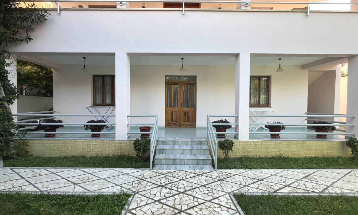 Shtepi me qera Shtepi Private ne Tirane, 2+1, Mobilimi E mobiluar, Pagesa 60,000  Leke.