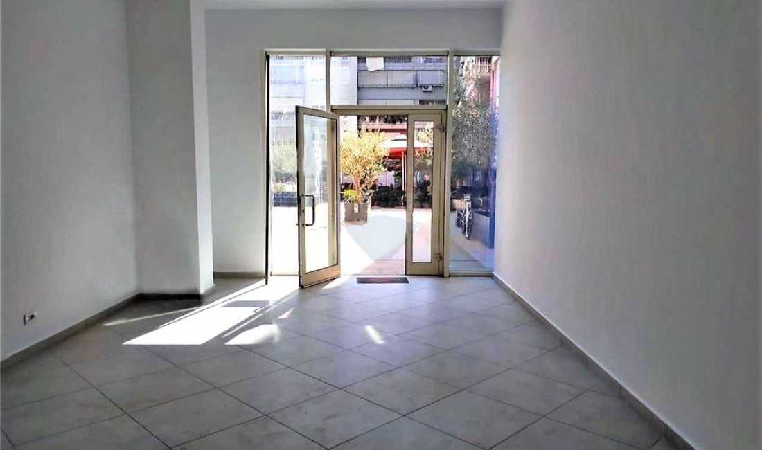 AMBIENT KOMERCIAL NE SHITJE TEK KOMPLEKSI KONTAKT!