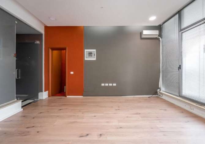 Ambient zyre me qira perball Juridikut, Sheshi Willson!