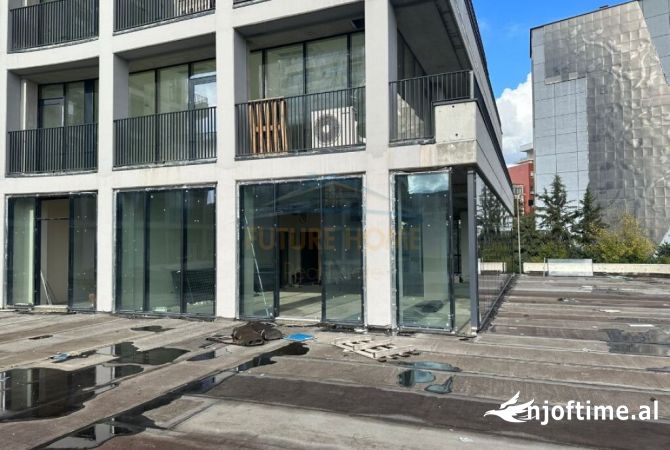Ambiente Commerciale in Affitto 2+1 a Tirana - 4,500 Euro