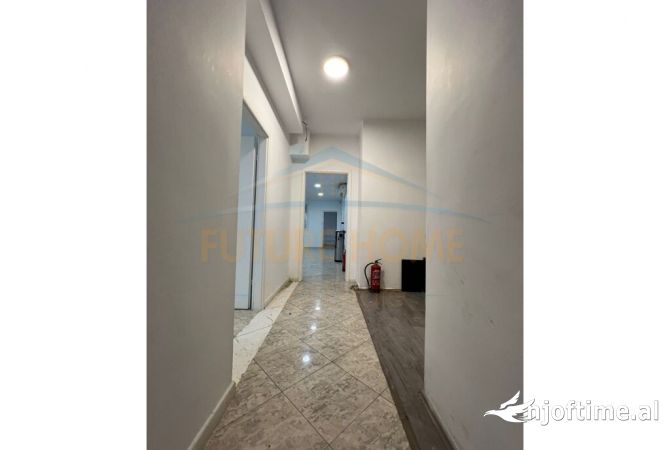 Ambiente Commerciale in Affitto 3+1 a Tirana - 3,500 Euro