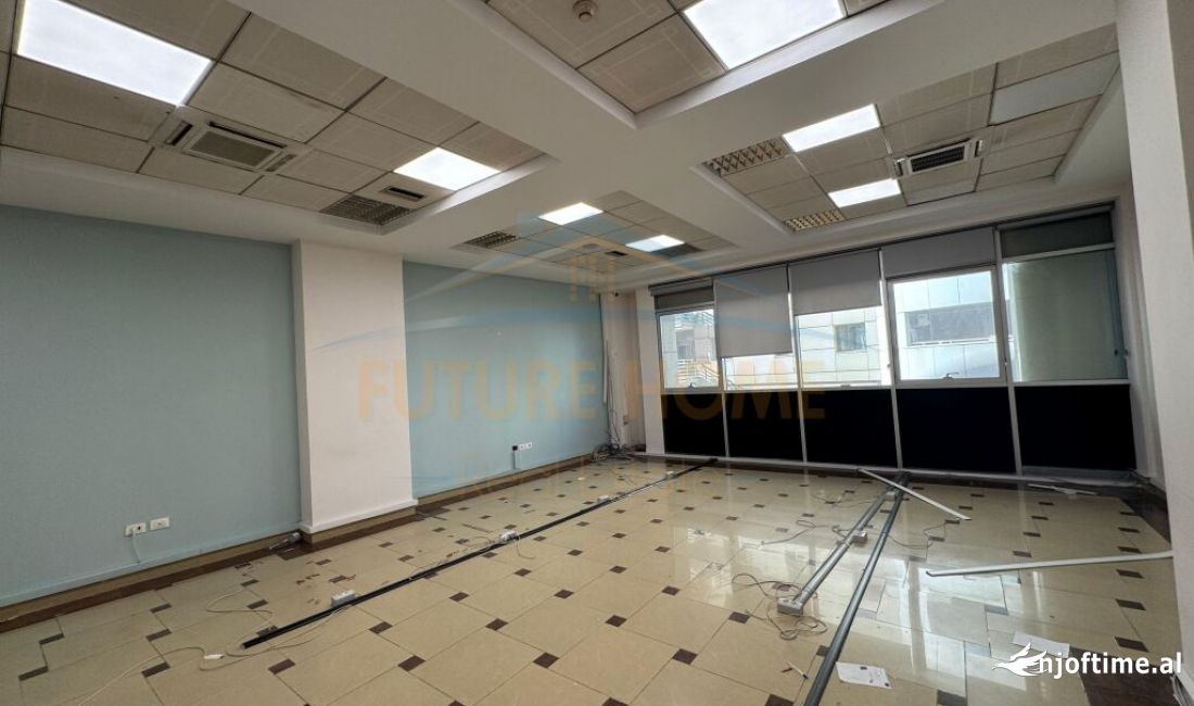 Qender, Tirane. Qera, Ambient Biznesi, 