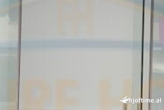 Ambiente Commerciale in Affitto 1+1 a Tirana - 750 Euro