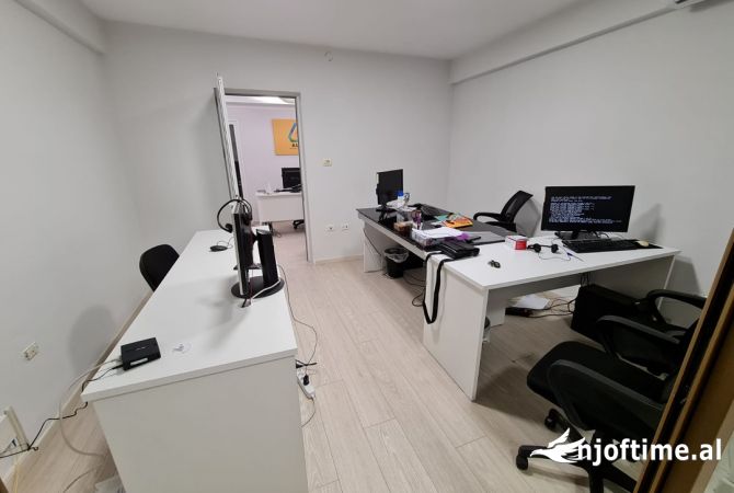 Ambiente Commerciale in Affitto 3+1 a Tirana - 950 Euro