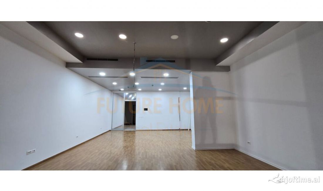 Myslym Shyri, Tirane  ,Super ambient me Qera, Ambjent Biznesi buze rruge kryesore ,