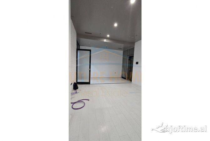 Myslym Shyri, Tirane  ,Super ambient me Qera, Ambjent Biznesi buze rruge kryesore ,