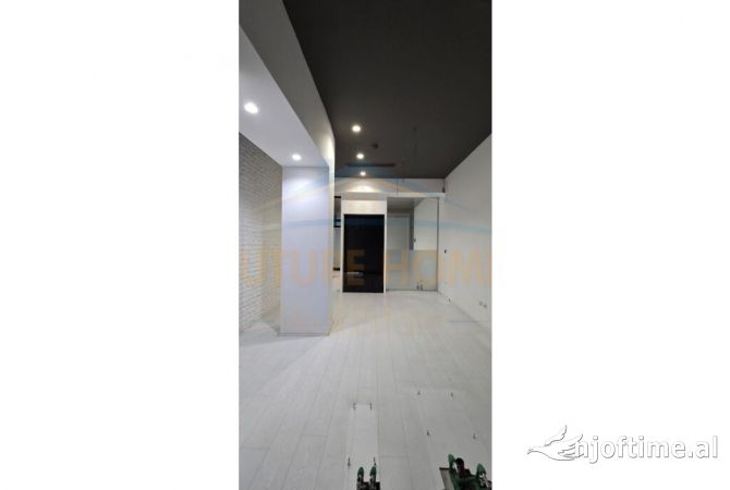 Myslym Shyri, Tirane  ,Super ambient me Qera, Ambjent Biznesi buze rruge kryesore ,