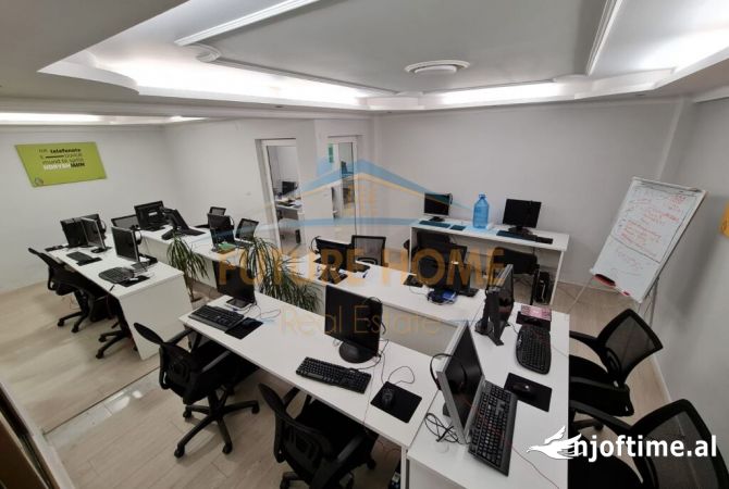 Ambiente Commerciale in Affitto 3+1 a Tirana - 950 Euro