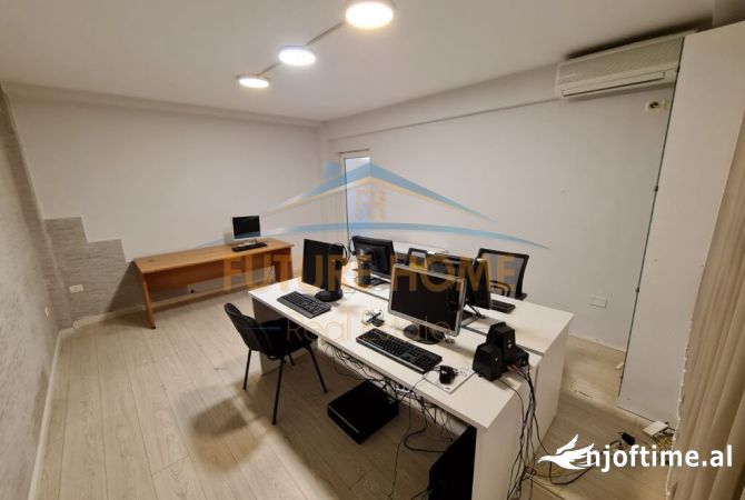 Ambiente Commerciale in Affitto 3+1 a Tirana - 950 Euro