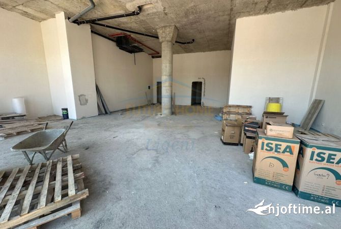 Ambiente Commerciale in Affitto 1+1 a Tirana - 5,000 Euro