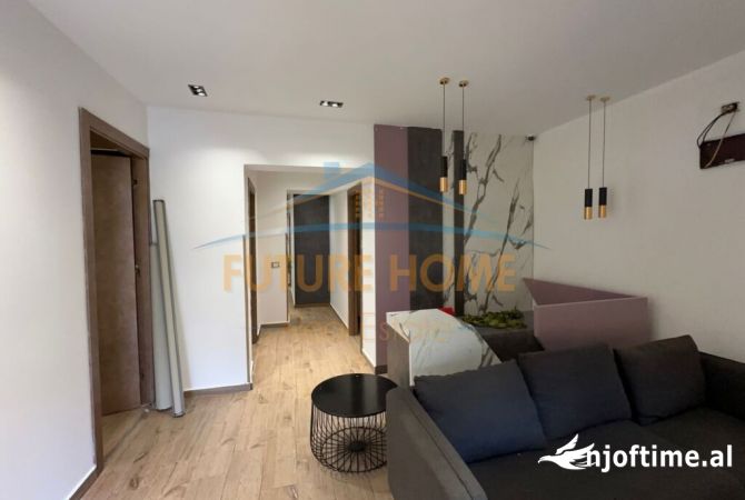 Ambiente Commerciale in Affitto 3+1 a Tirana - 1,300 Euro