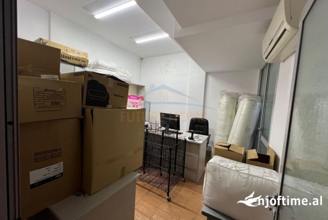 Ambiente Commerciale in Affitto 1+1 a Tirana - 8,000 Euro