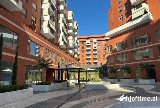 Ambiente Commerciale in Vendita 1+1 a Tirana - 1,600,000 Euro