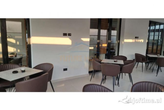 Ambiente Commerciale in Vendita 5+1 a Tirana - 4,200,000 Euro