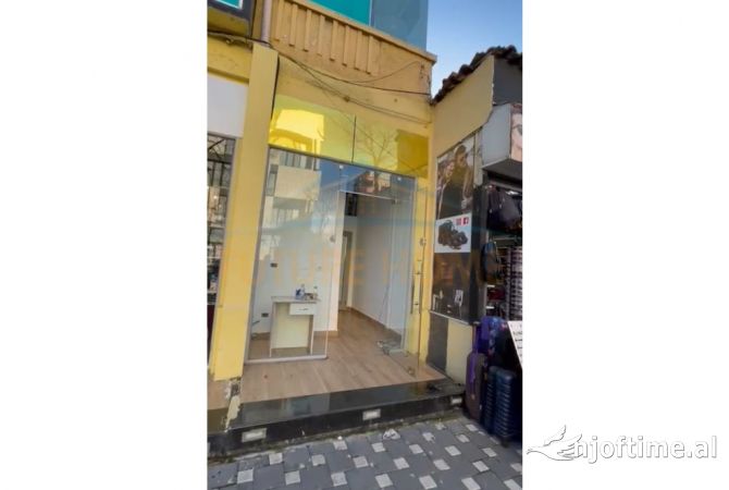 Ambiente Commerciale in Vendita 1+1 a Tirana - 73,000 Euro