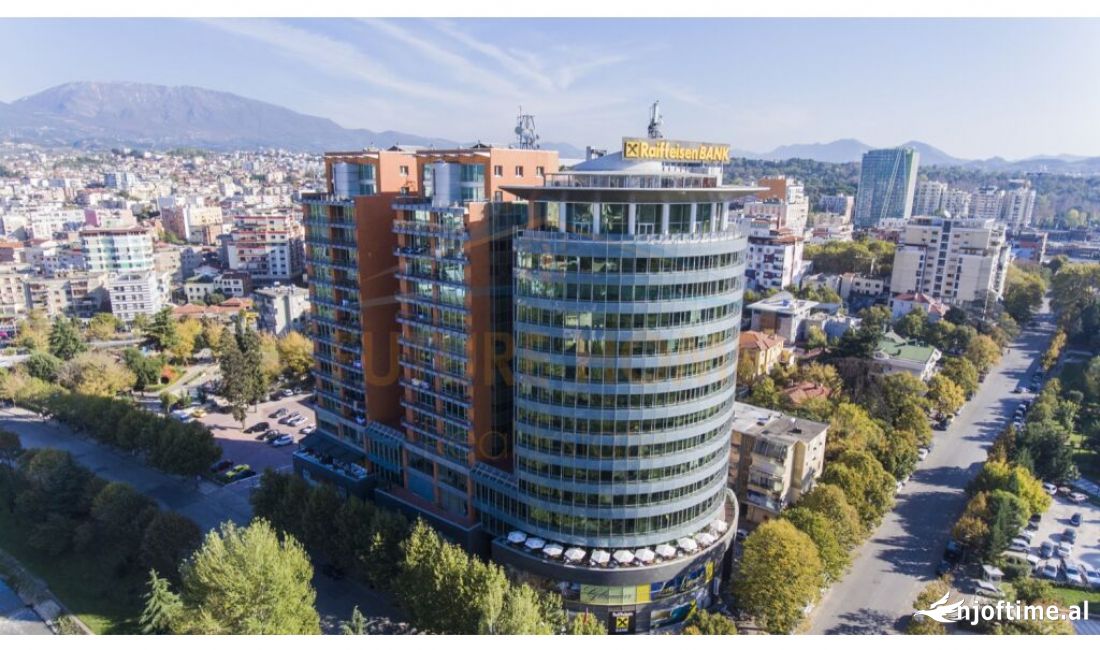 Galeria ETC Qera, Ambient Biznesi 