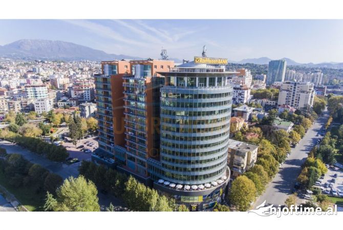 Ambiente Commerciale in Affitto 3+1 a Tirana - 13,000 Euro