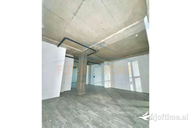 Ambiente Commerciale in Affitto 1+1 a Tirana - 1,200 Euro